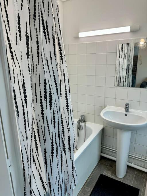 Superbe Appartement Tres Calme Et Confortable 兰斯 外观 照片